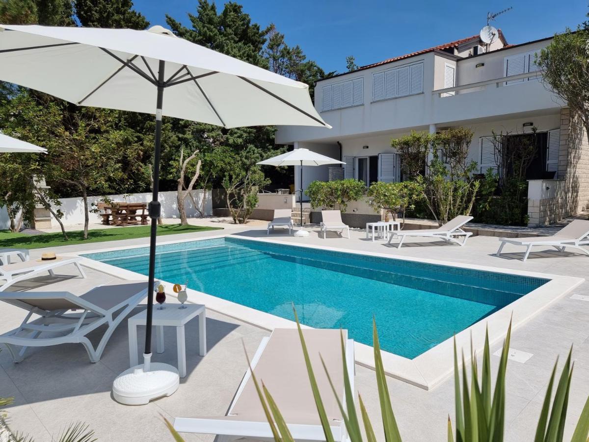 Villa Flamingo Deluxe Новаля Екстериор снимка