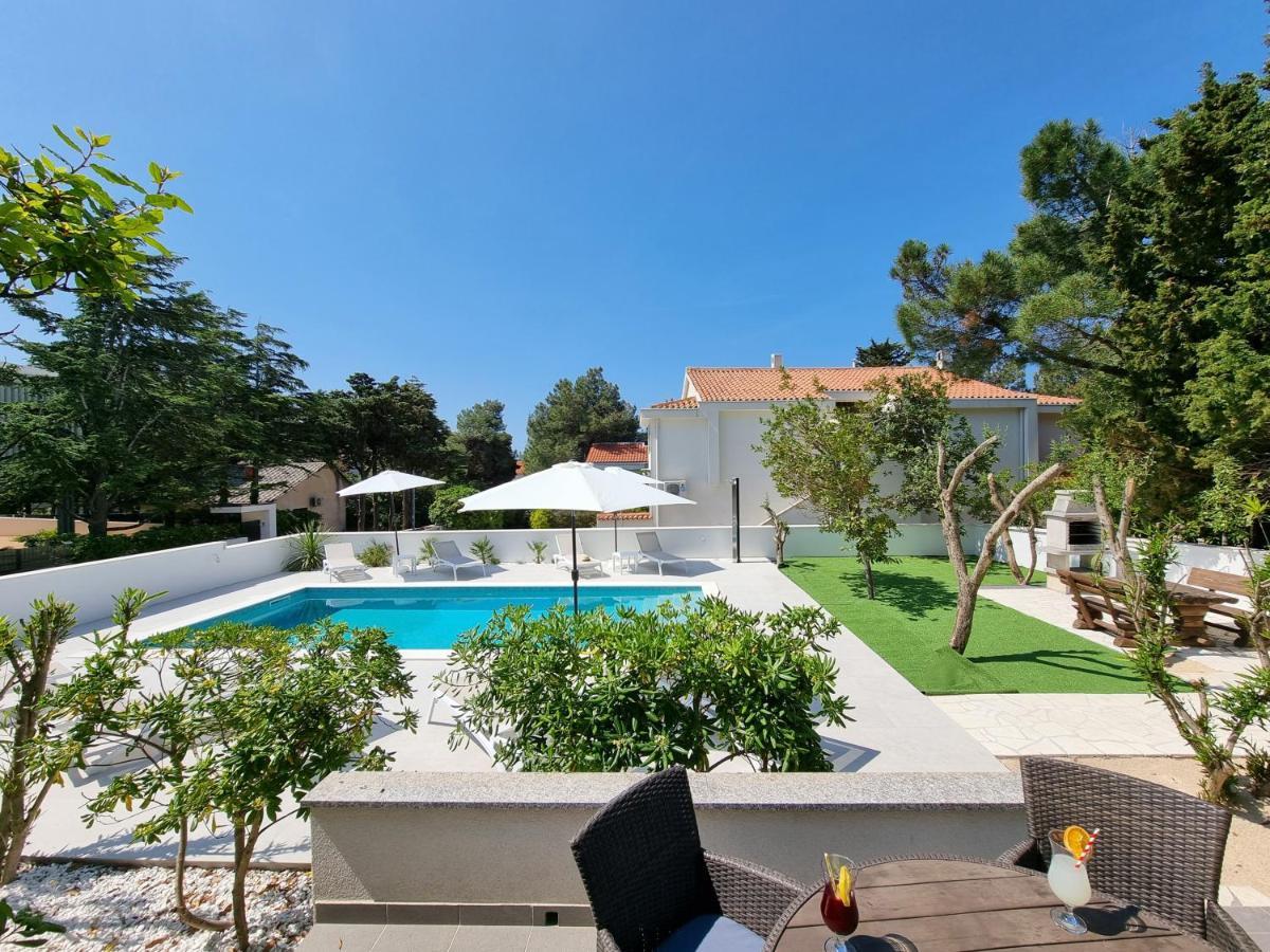 Villa Flamingo Deluxe Новаля Екстериор снимка