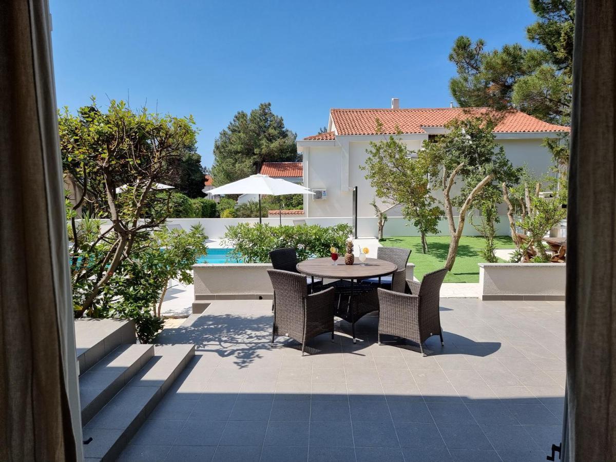 Villa Flamingo Deluxe Новаля Екстериор снимка