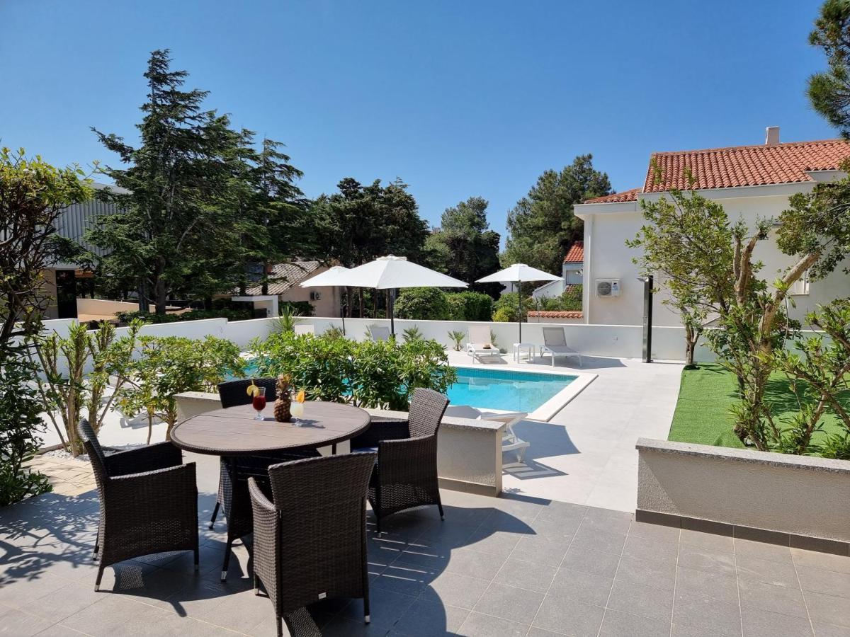 Villa Flamingo Deluxe Новаля Екстериор снимка