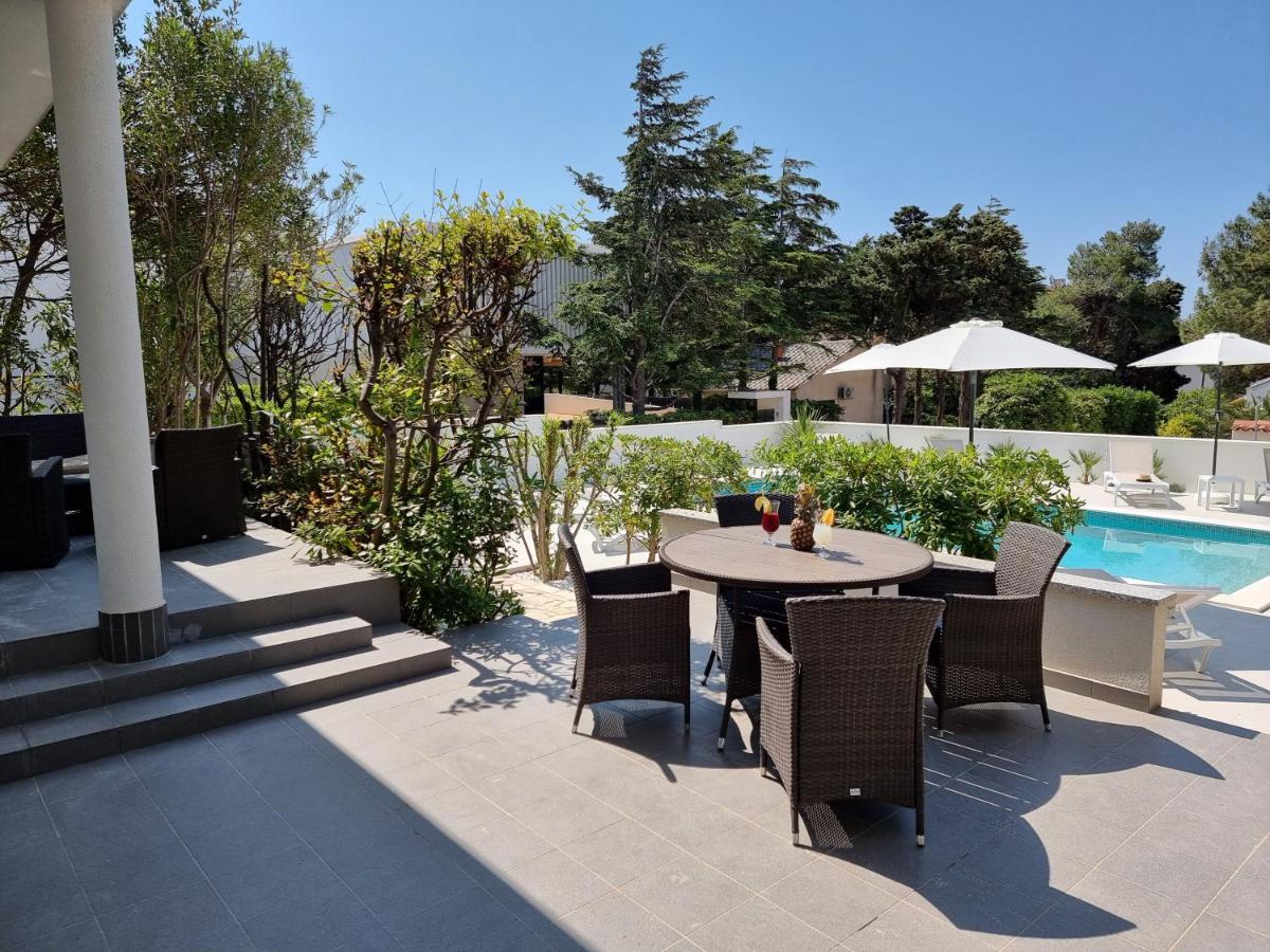 Villa Flamingo Deluxe Новаля Екстериор снимка