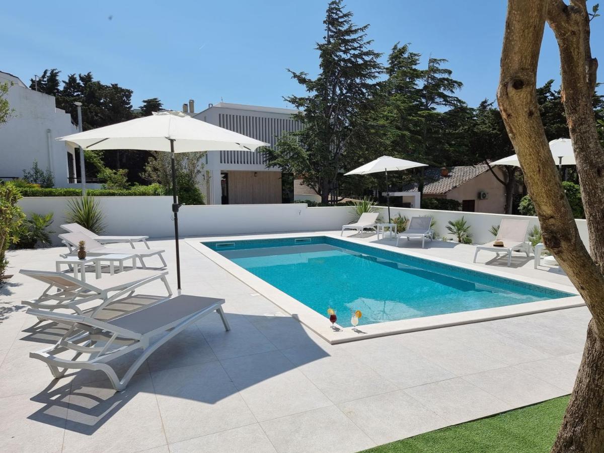 Villa Flamingo Deluxe Новаля Екстериор снимка