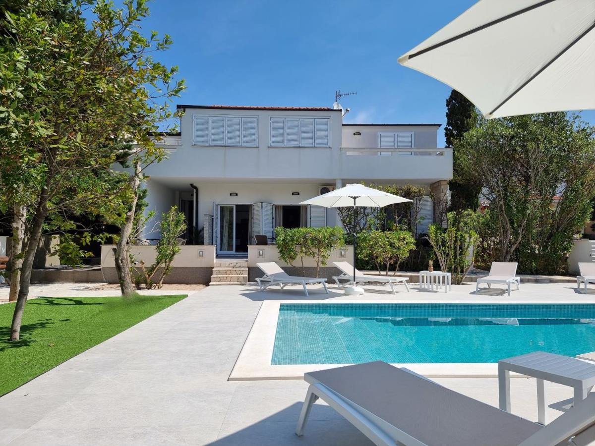 Villa Flamingo Deluxe Новаля Екстериор снимка